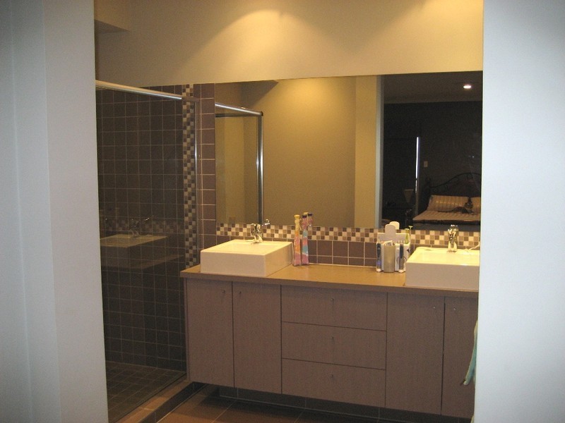 6 Campelles Avenue, Varsity Lakes QLD 4227