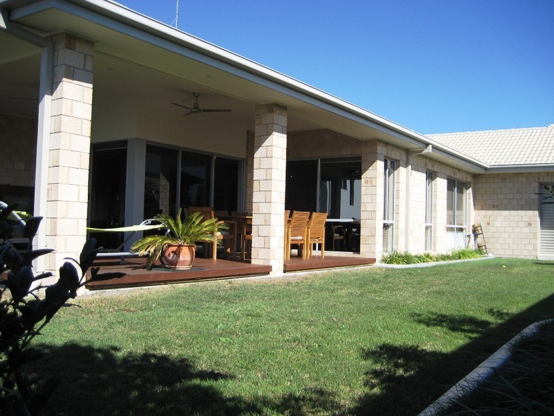 6 Campelles Avenue, Varsity Lakes QLD 4227