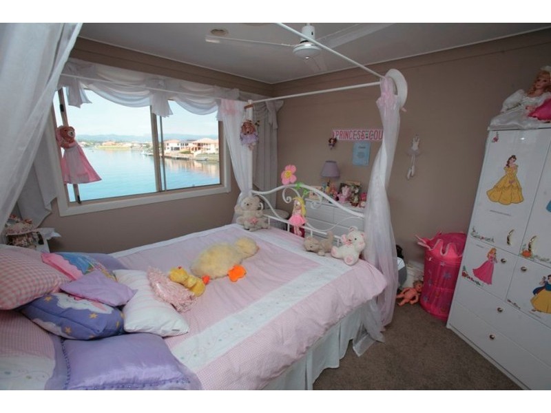 Clear Island Waters QLD 4226