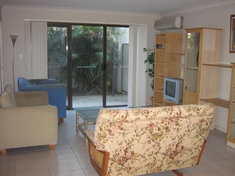 2/2 Northshore Avenue, Varsity Lakes QLD 4227