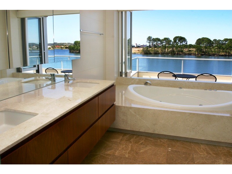 255 Varsity Parade, Varsity Lakes QLD 4227