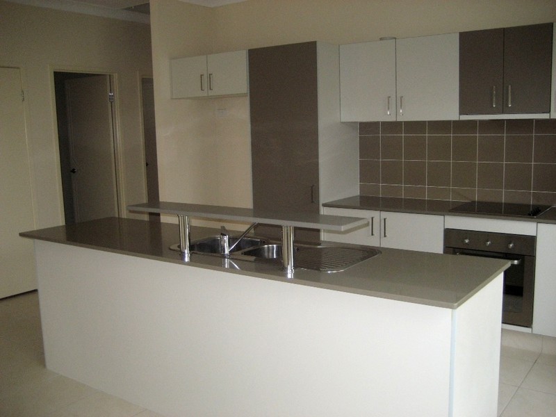 2/44 Heights Drive, Robina QLD 4226