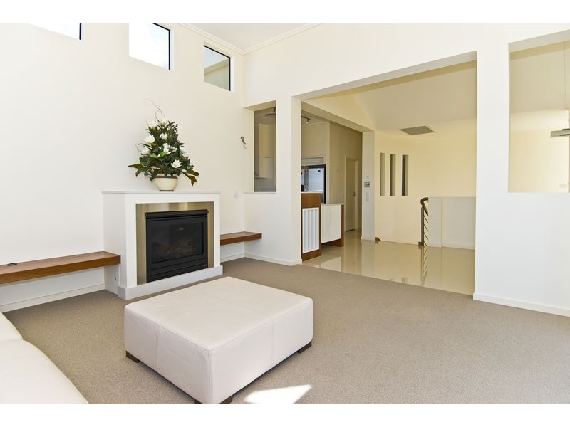 62 Watts Drive, Varsity Lakes QLD 4227