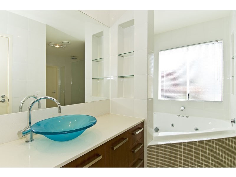 62 Watts Drive, Varsity Lakes QLD 4227