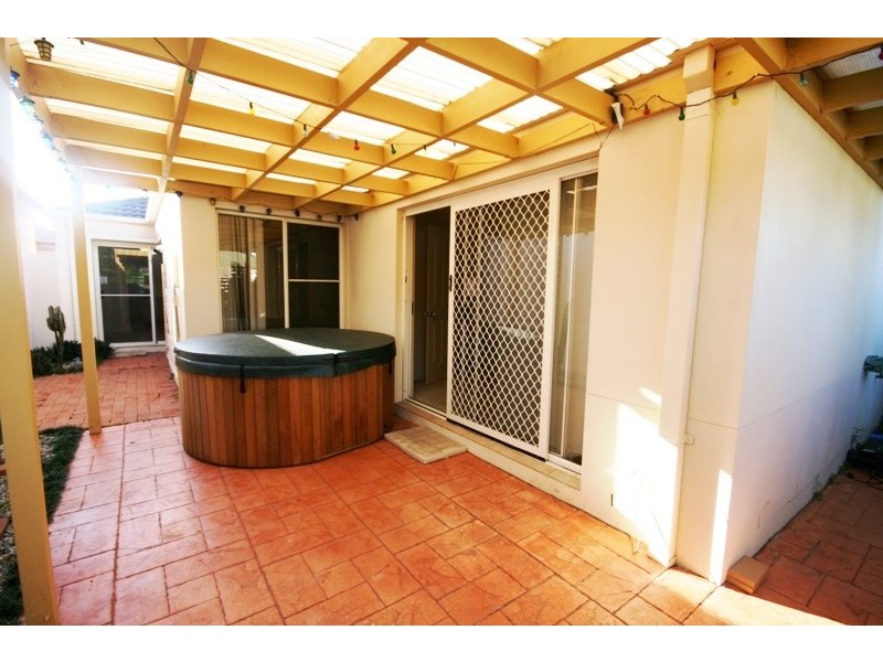 18 Coral Tree, Robina QLD 4226