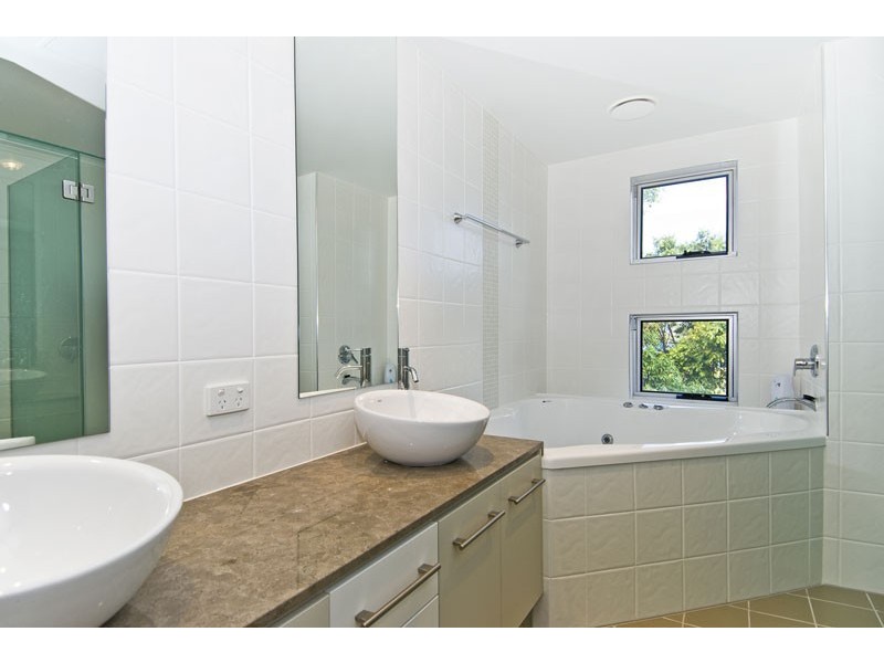 13 Watts Drive, Varsity Lakes QLD 4227