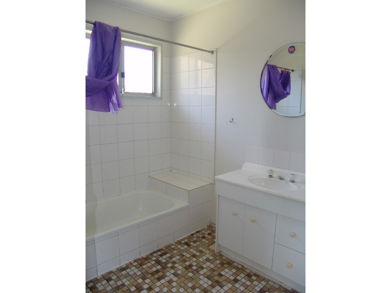 10 Carcoola Street, Kingston QLD 4114