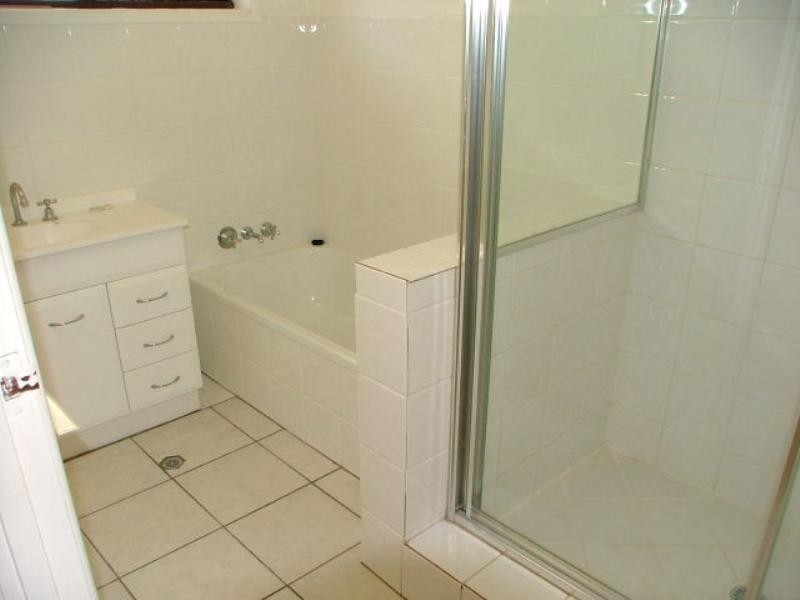 2 Knightsbridge Crescent, Rochedale South QLD 4123