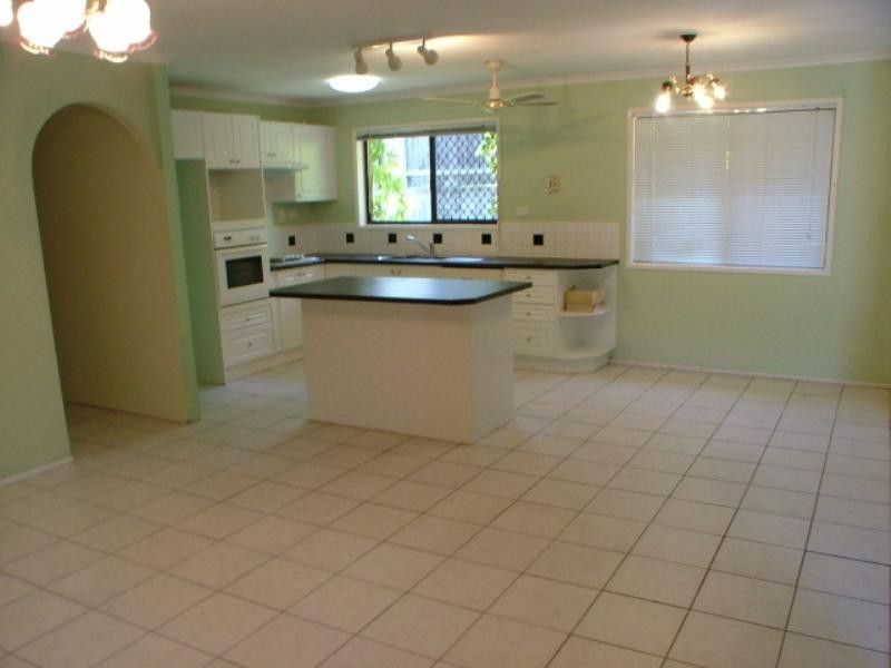 2 Knightsbridge Crescent, Rochedale South QLD 4123