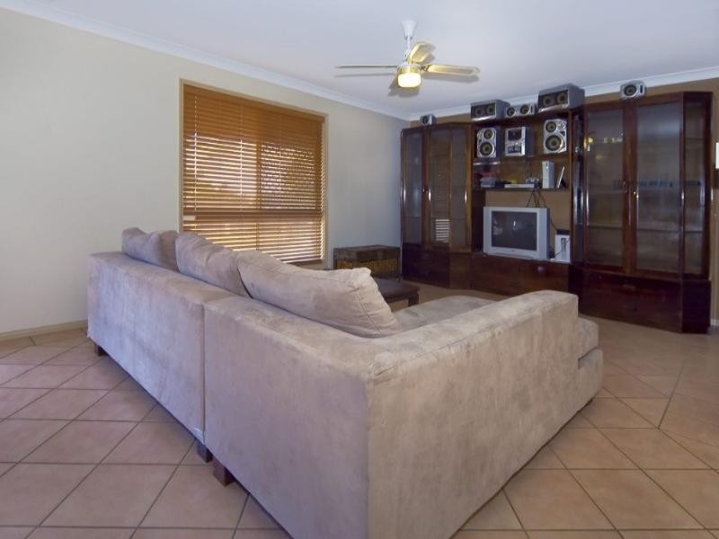 27 Redgum Drive, Regents Park QLD 4118