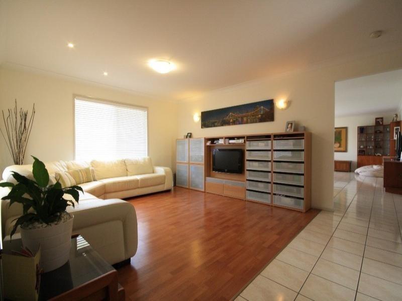 12 Lake Breeze Drive, Loganholme QLD 4129