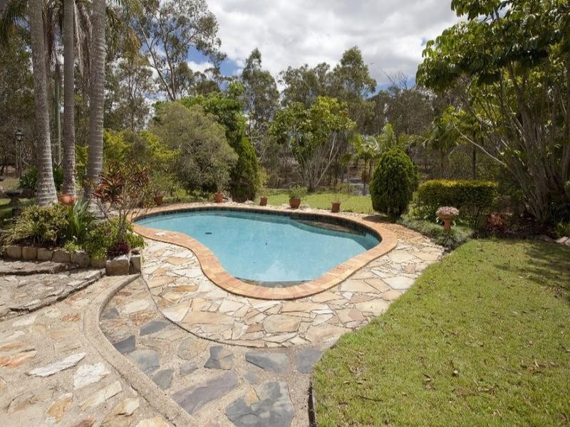 33 Leacroft Road, Burbank QLD 4156