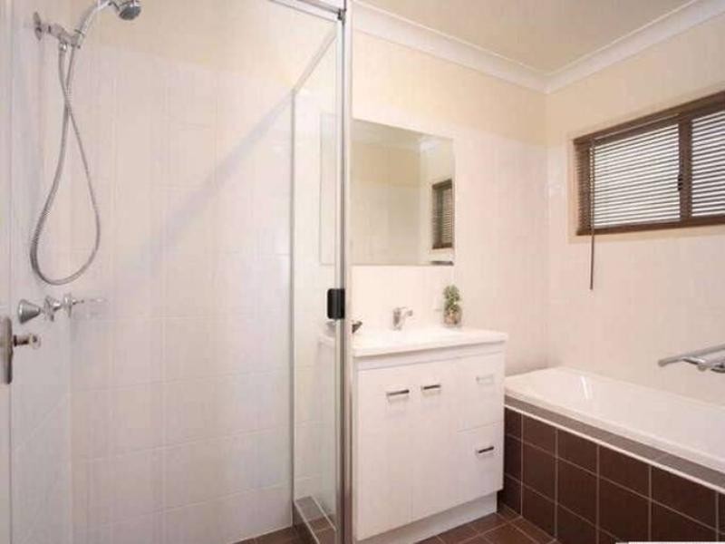 27 Montreal Street, Wishart QLD 4122