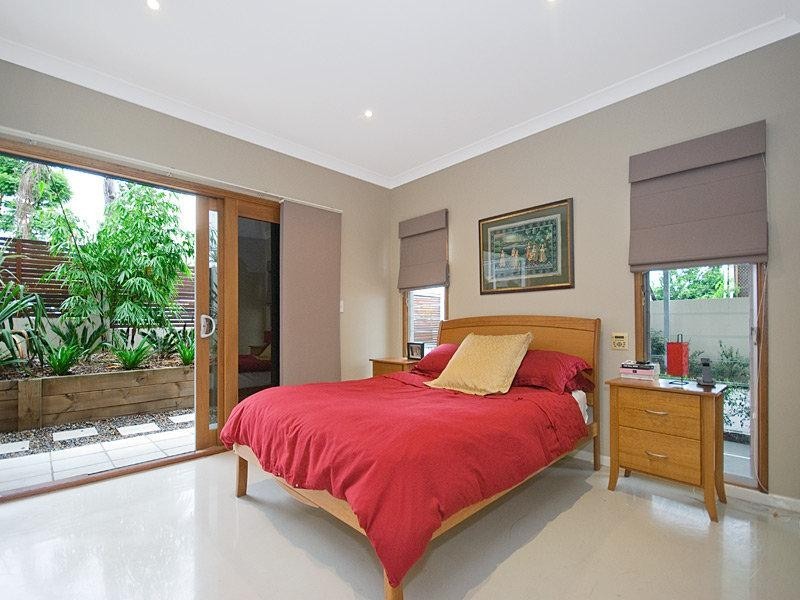 18 Vanda Street, Woolloongabba QLD 4102