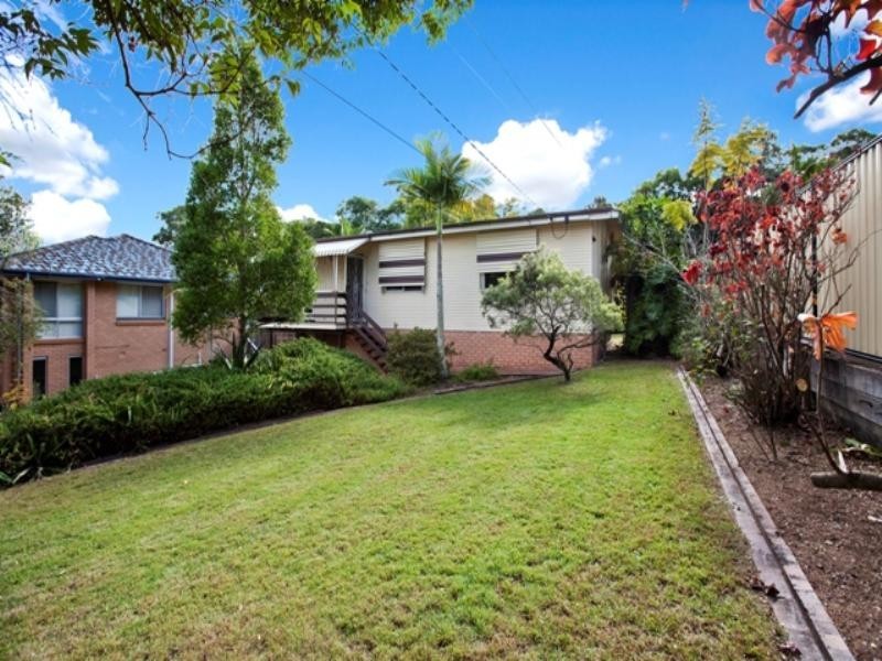 37 Bradley Street, Springwood QLD 4127