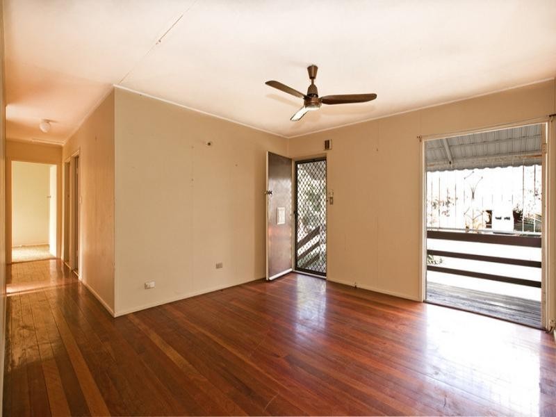 37 Bradley Street, Springwood QLD 4127