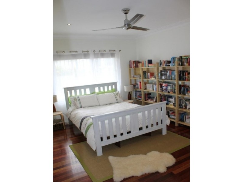 5 Woodhill Avenue, Coorparoo QLD 4151