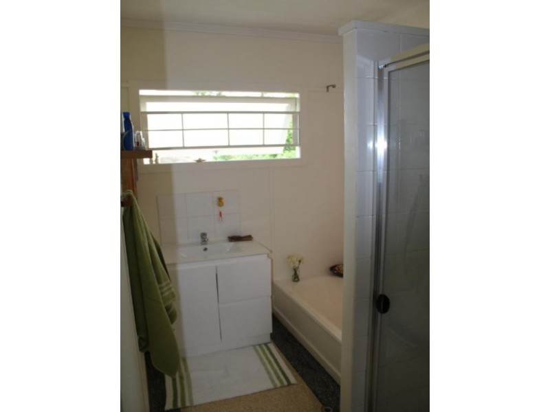 5 Woodhill Avenue, Coorparoo QLD 4151