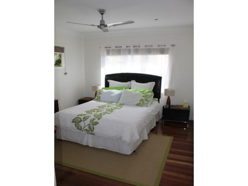 5 Woodhill Avenue, Coorparoo QLD 4151