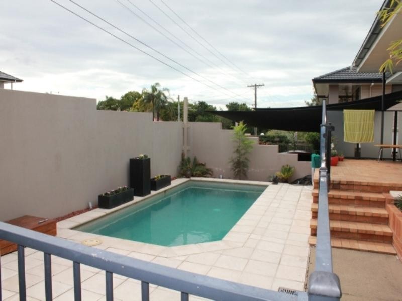 5 Woodhill Avenue, Coorparoo QLD 4151