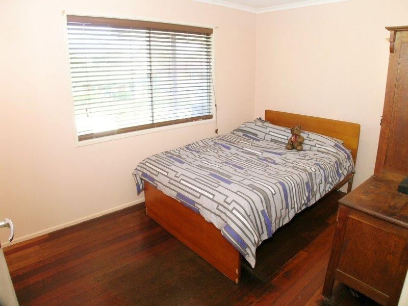 8 Raelene Terrace, Springwood QLD 4127