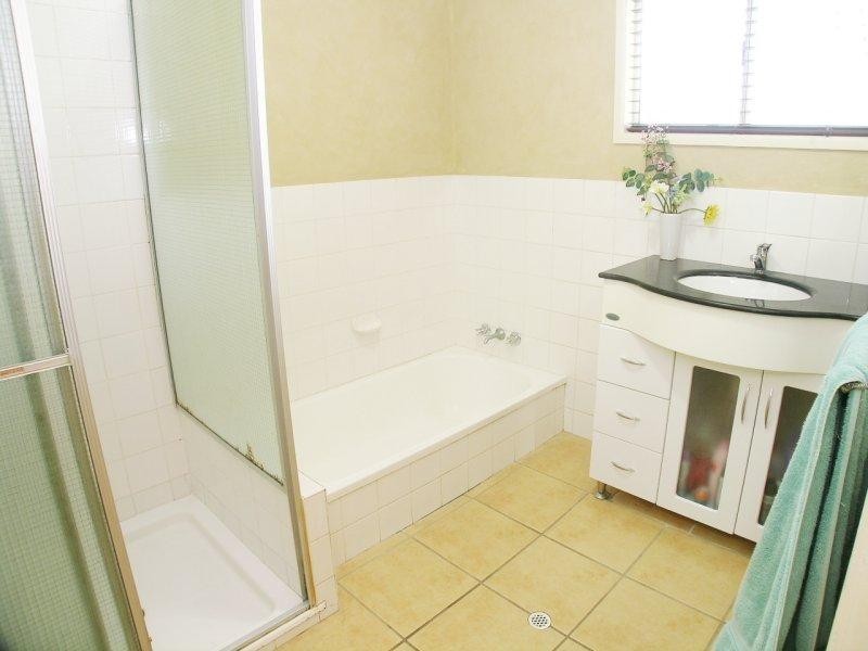 8 Raelene Terrace, Springwood QLD 4127