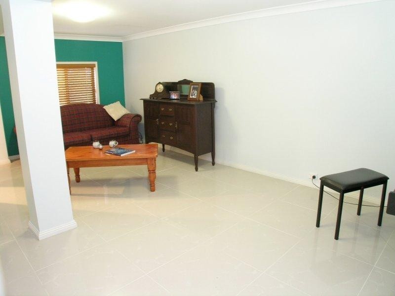 8 Raelene Terrace, Springwood QLD 4127