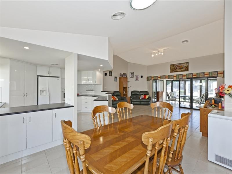 1 Greenview Avenue, Rochedale South QLD 4123