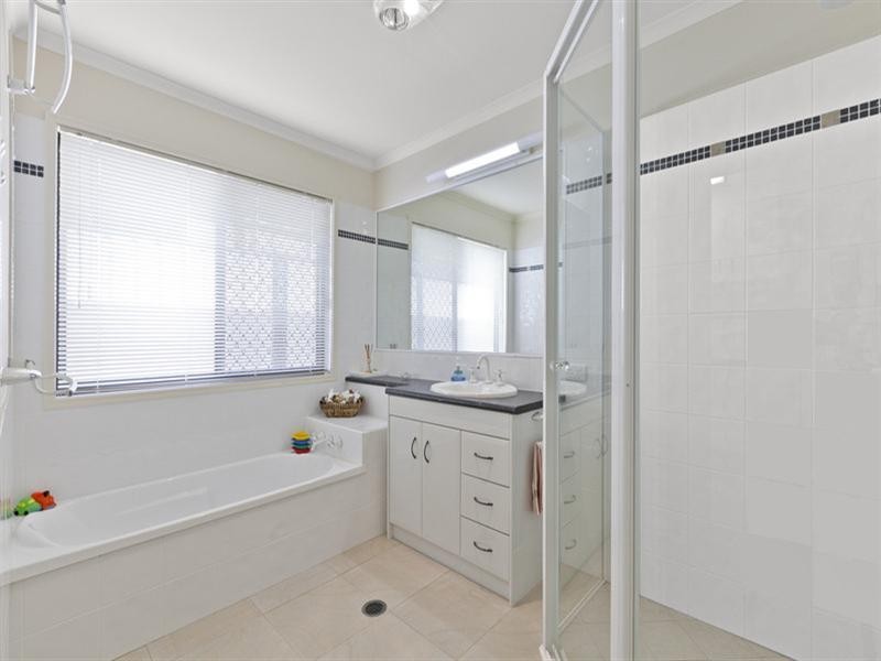 1 Greenview Avenue, Rochedale South QLD 4123