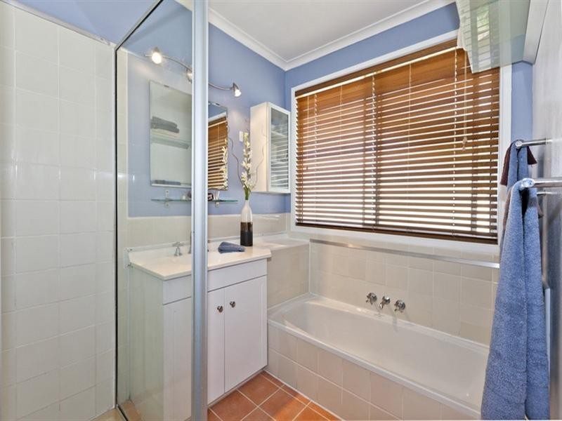 24 Kenthurst Crescent, Rochedale South QLD 4123