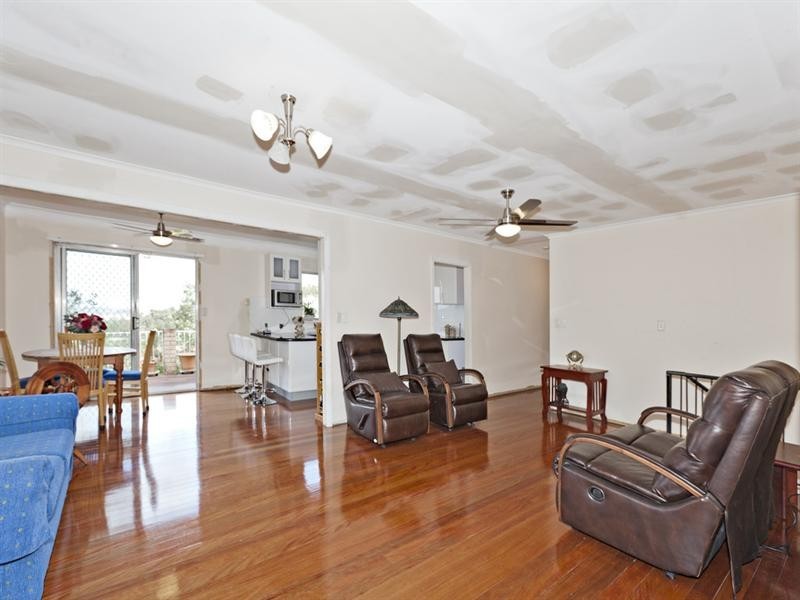 7 Leone Avenue, Rochedale South QLD 4123