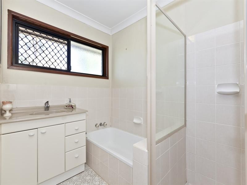 37 Wootton Crescent, Springwood QLD 4127