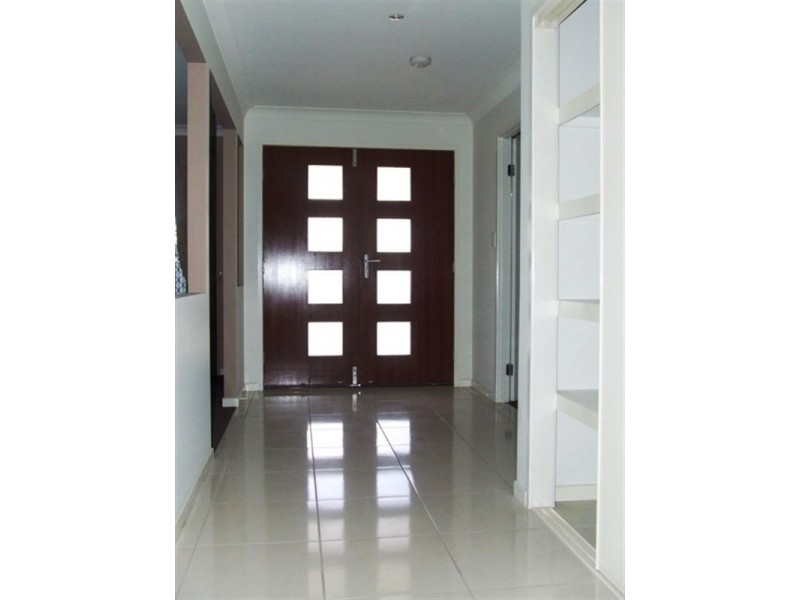 1 Tewantin Way, Waterford QLD 4133