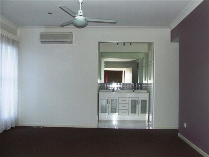 1 Tewantin Way, Waterford QLD 4133