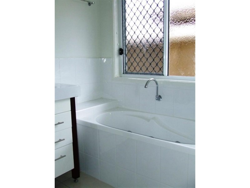 1 Tewantin Way, Waterford QLD 4133