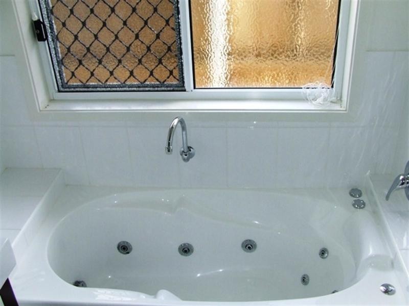 1 Tewantin Way, Waterford QLD 4133