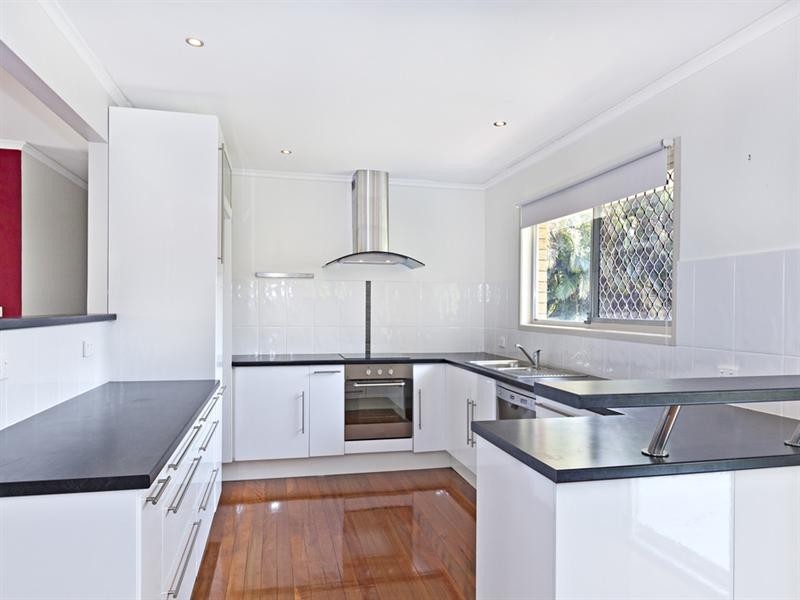 17 Lauretta Avenue, Springwood QLD 4127