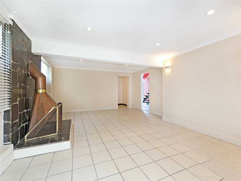 17 Lauretta Avenue, Springwood QLD 4127