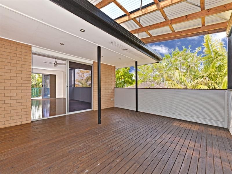 17 Lauretta Avenue, Springwood QLD 4127