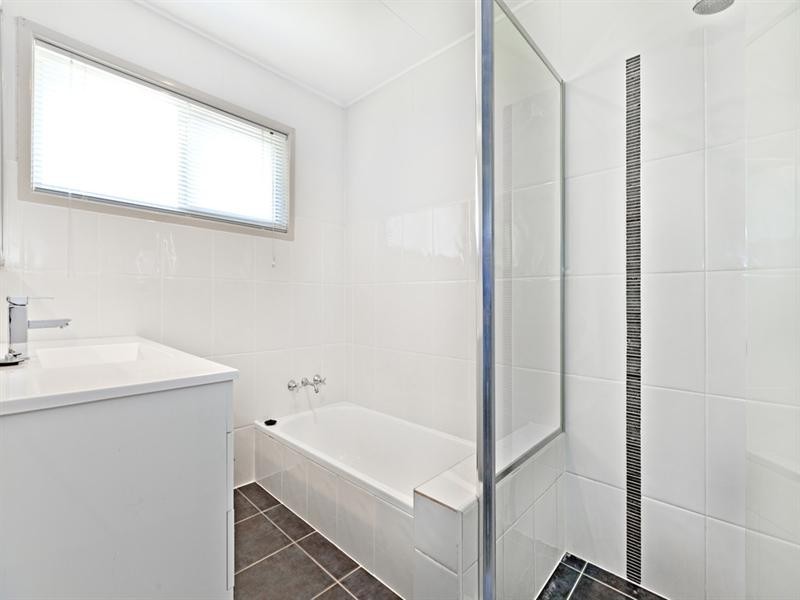 17 Lauretta Avenue, Springwood QLD 4127