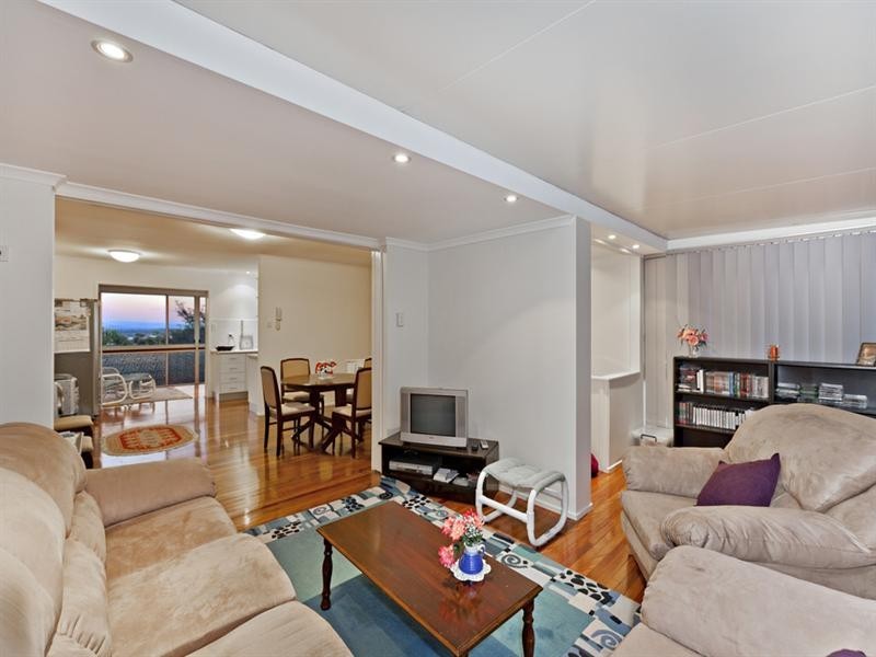 5 Leone Avenue, Rochedale South QLD 4123
