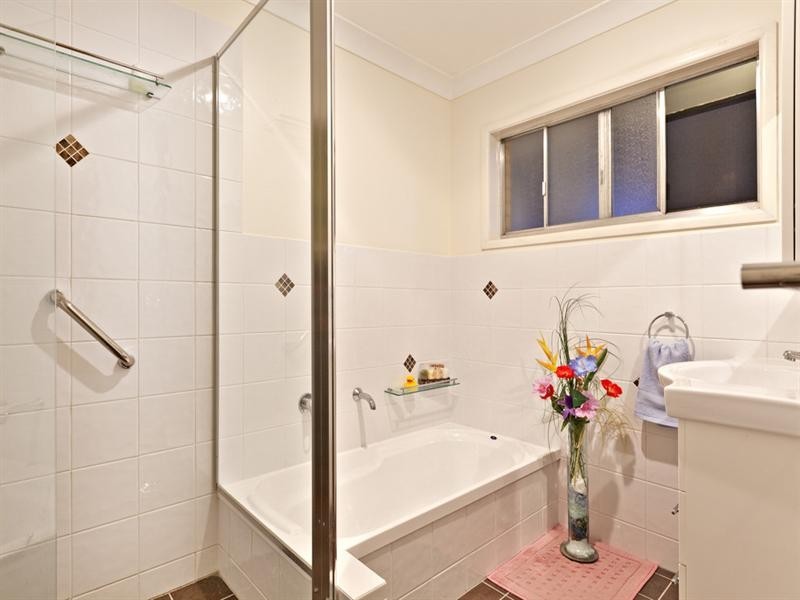 5 Leone Avenue, Rochedale South QLD 4123