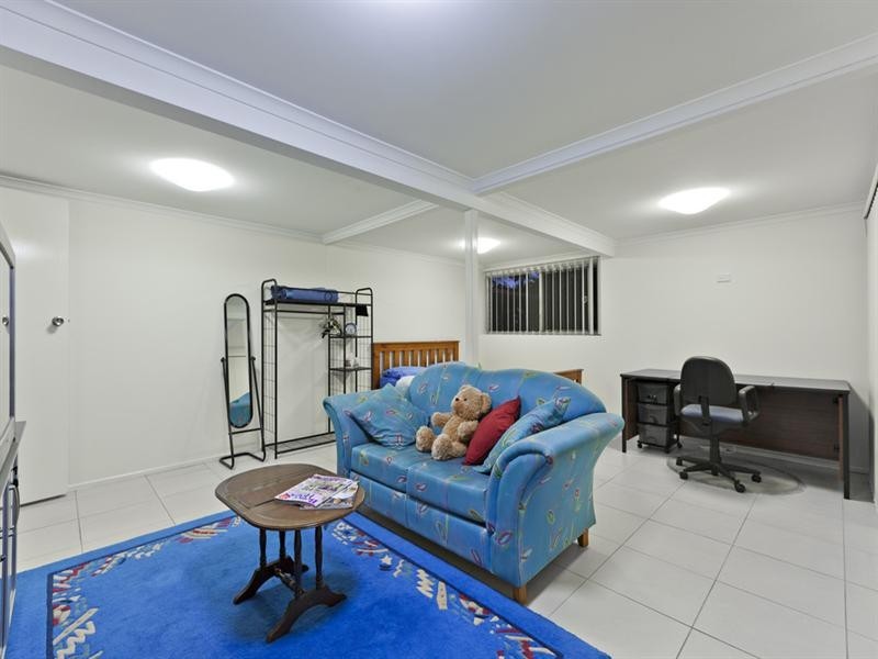 5 Leone Avenue, Rochedale South QLD 4123