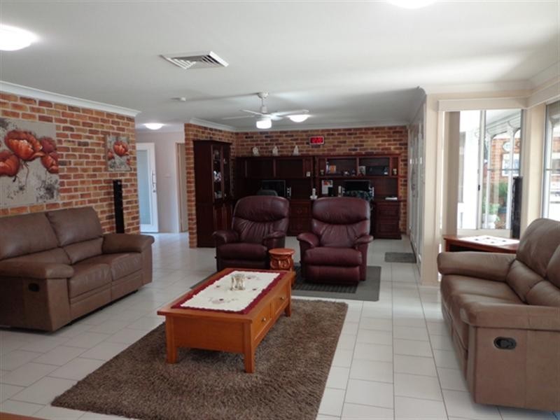 3 Morgan Close, Prairiewood NSW 2176