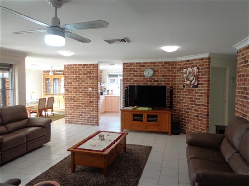 3 Morgan Close, Prairiewood NSW 2176