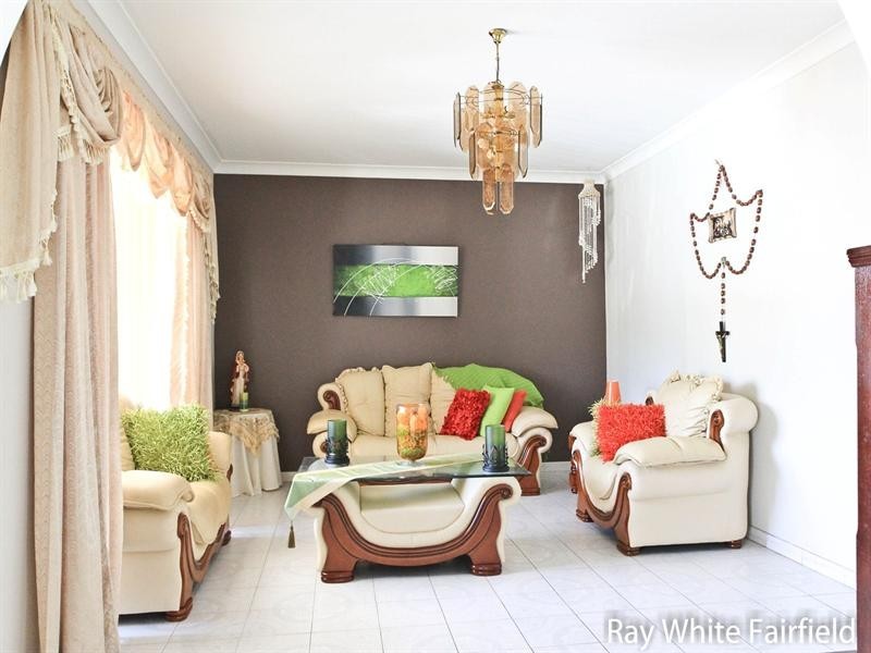 10 Whistler Street, Green Valley NSW 2168