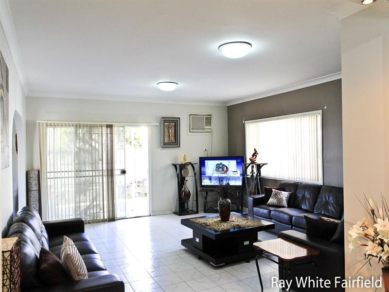 10 Whistler Street, Green Valley NSW 2168