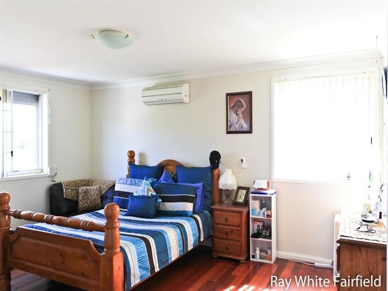 10 Whistler Street, Green Valley NSW 2168