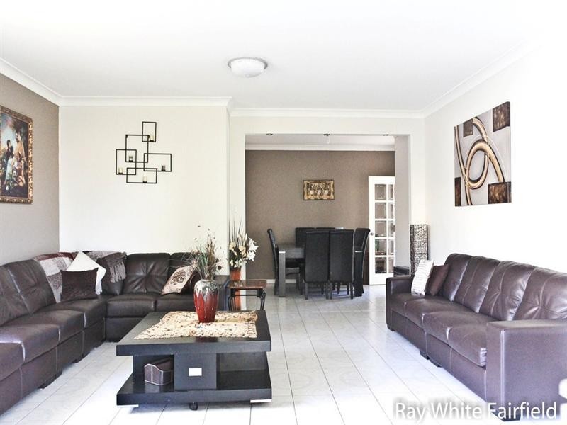 10 Whistler Street, Green Valley NSW 2168