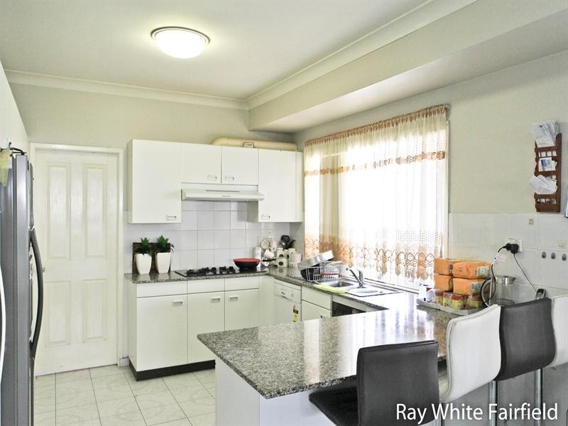 10 Whistler Street, Green Valley NSW 2168